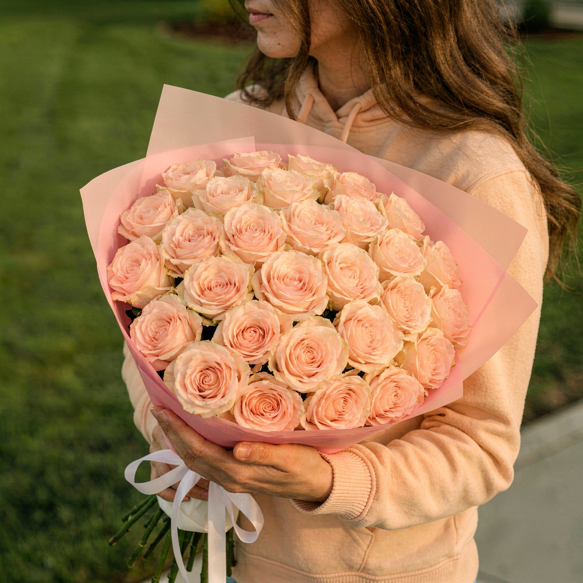 Bouquet of 25 Сreamy roses